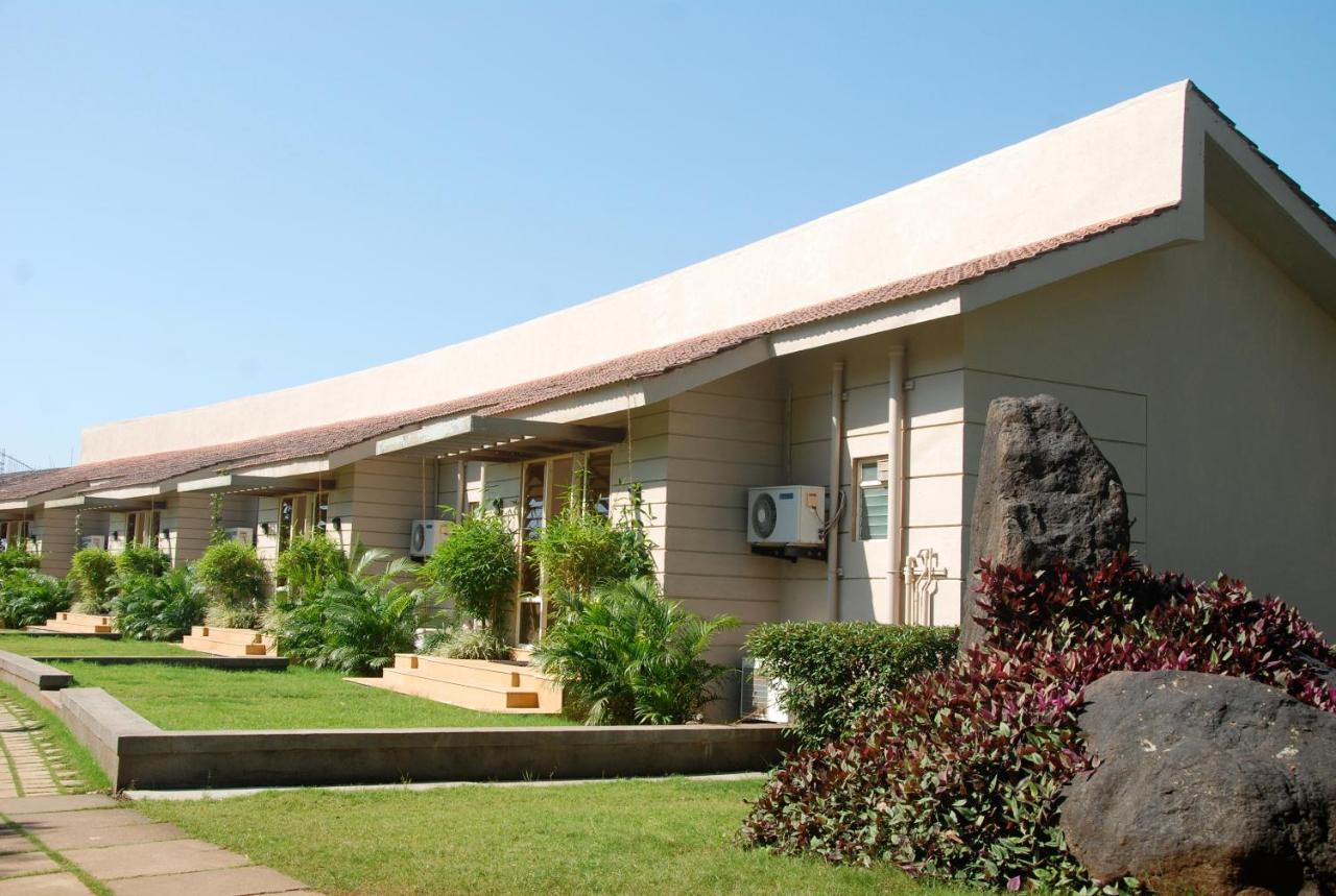 Manas Resort With Petting Zoo, Igatpuri Bagian luar foto