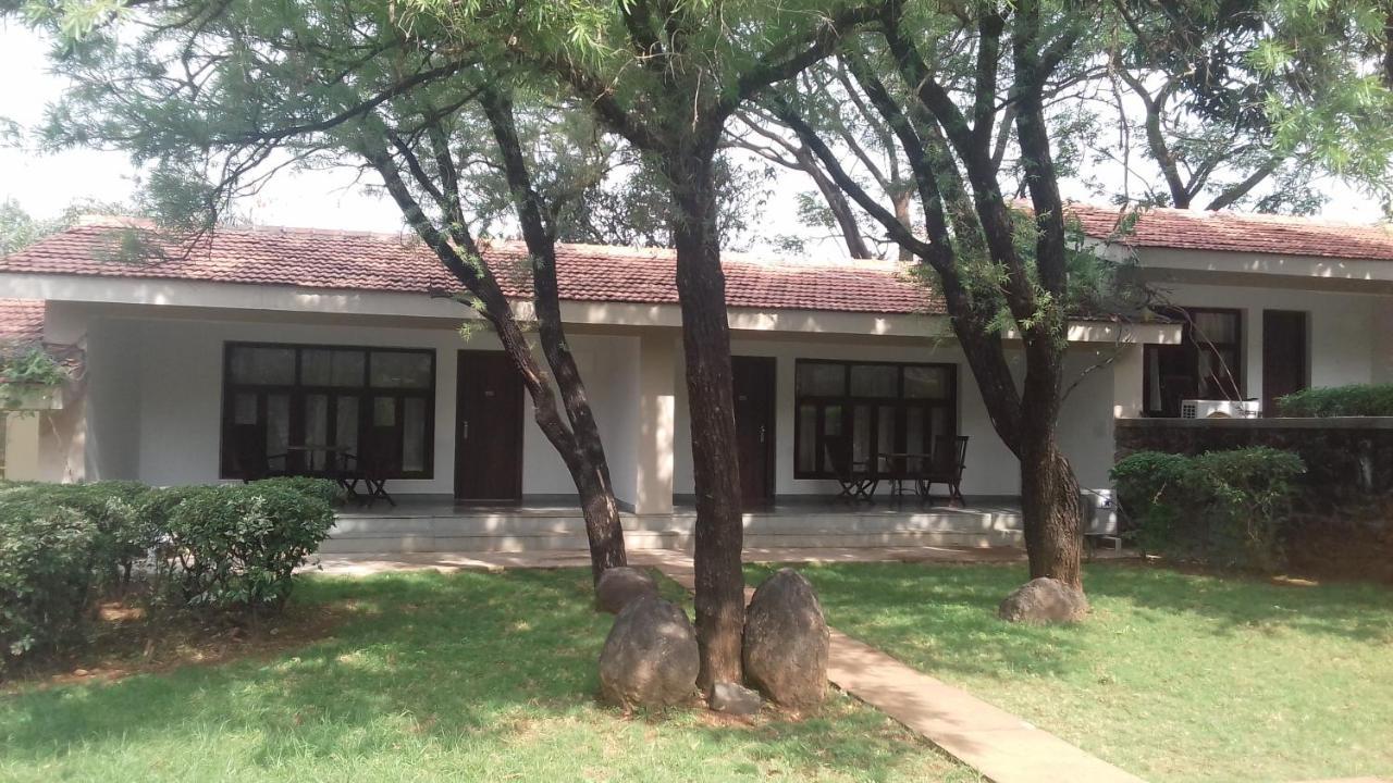 Manas Resort With Petting Zoo, Igatpuri Bagian luar foto
